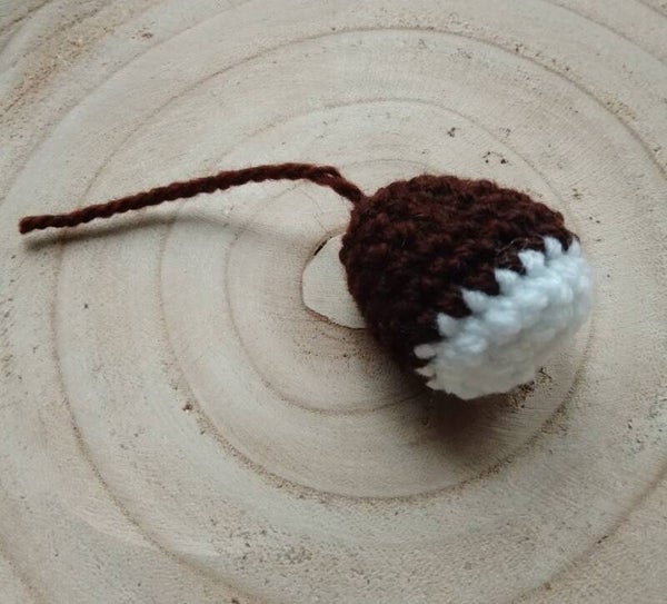 Châtaigne au crochet – Jouet d’éveil et de découverte