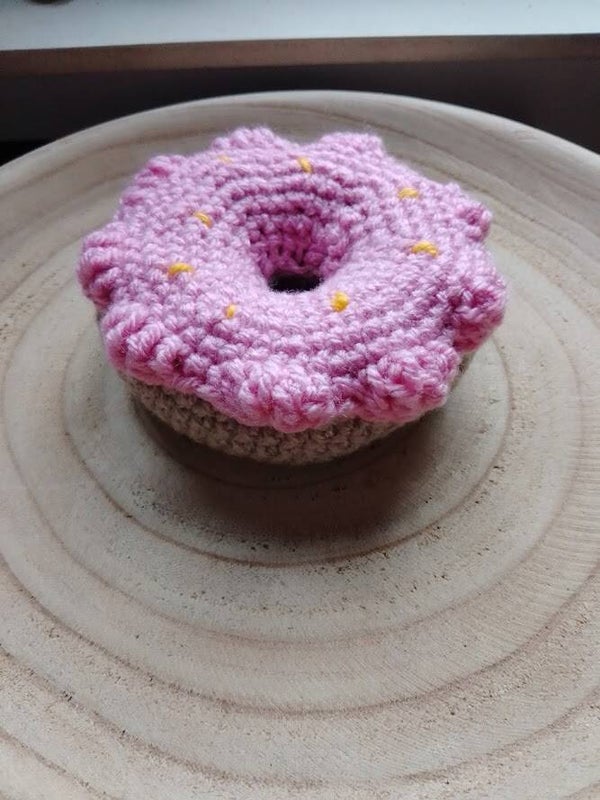 Donut au crochet fait main – Accessoire dinette enfant lavable