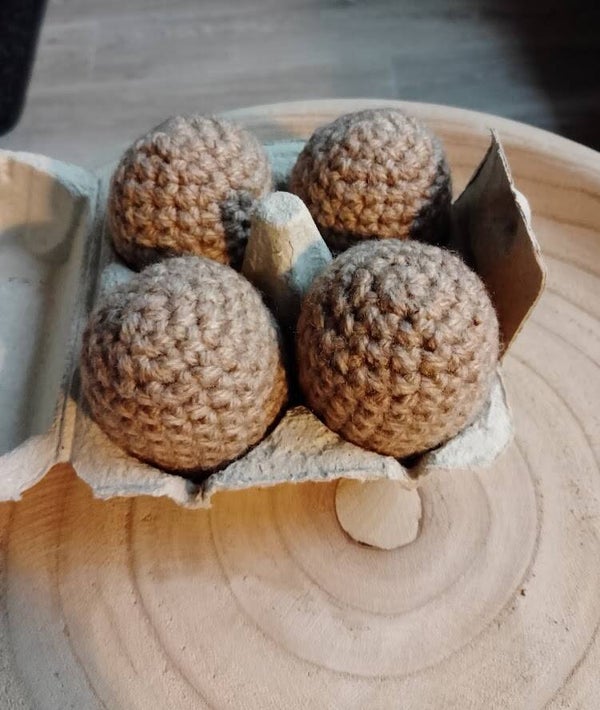 Boîte d’œufs au crochet – Jouet éducatif pour dinette enfant