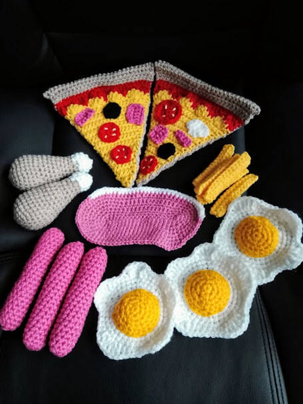 Lot dinette pizzas, poulet, frite, œufs au crochet
