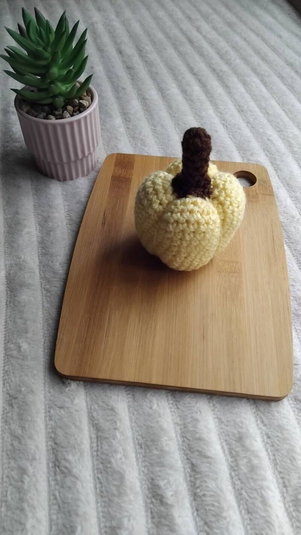 Poivron au crochet fait main – Jouet dinette Montessori pour enfant