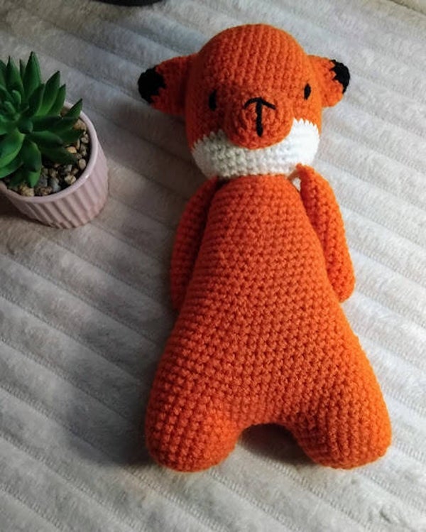 Renard au crochet fait main – adorable amigurumi artisanal
