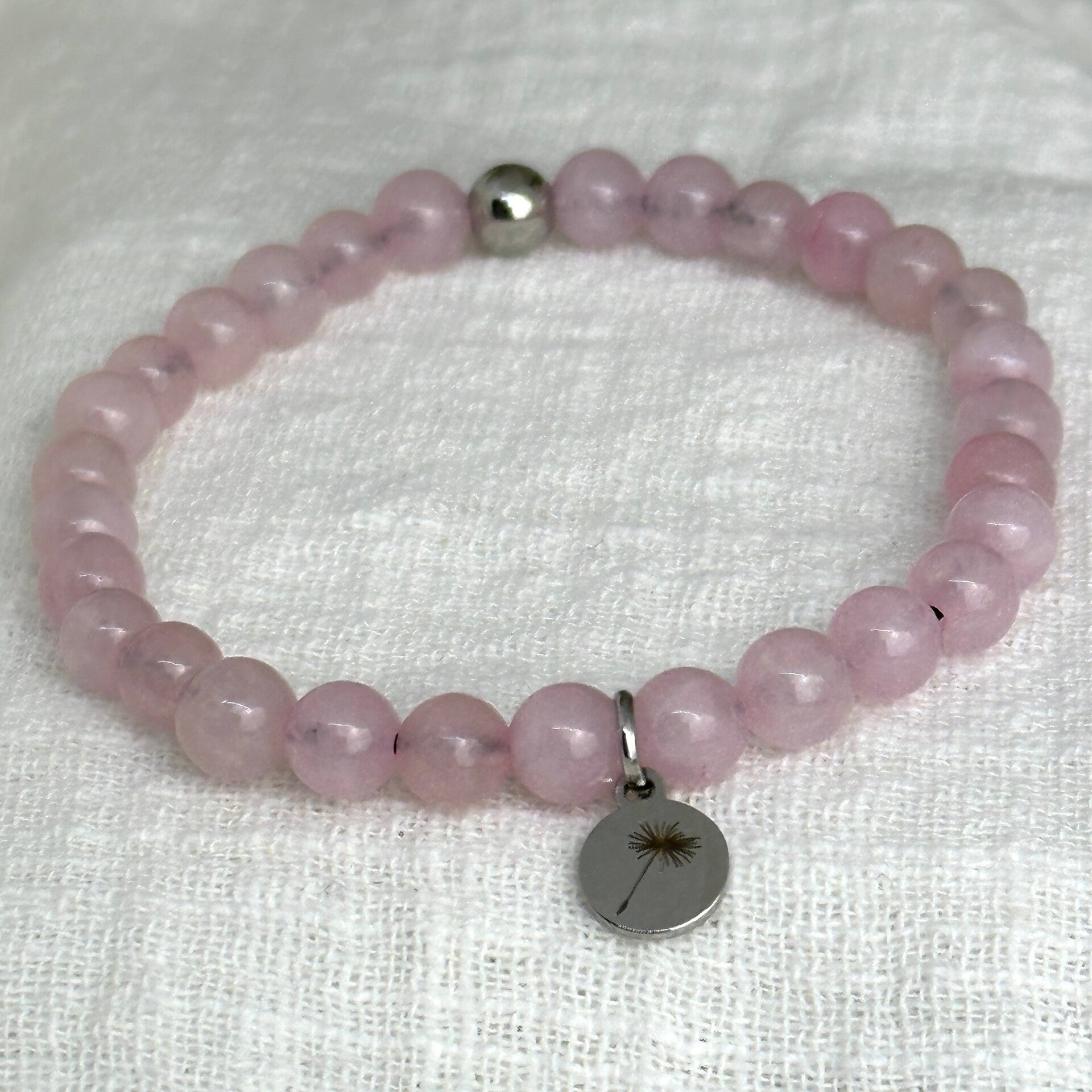 Rouwbandje Rozenkwarts (6 mm) – rouw armbandje met bedel