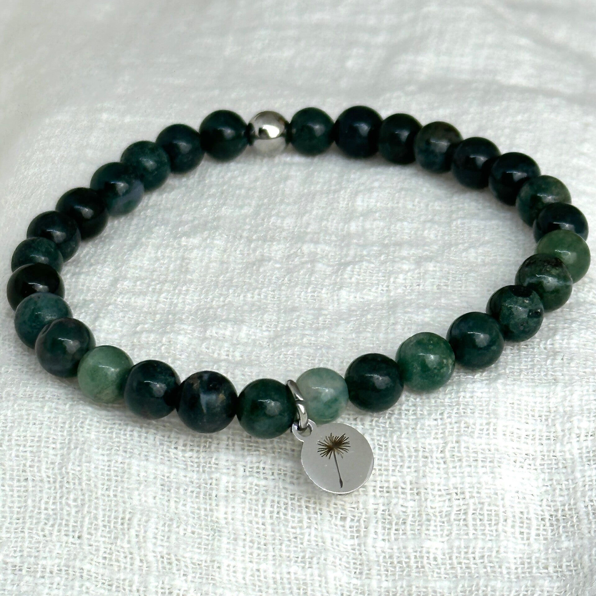 Rouwbandje Mosagaat (6 mm) – rouw armbandje met bedel