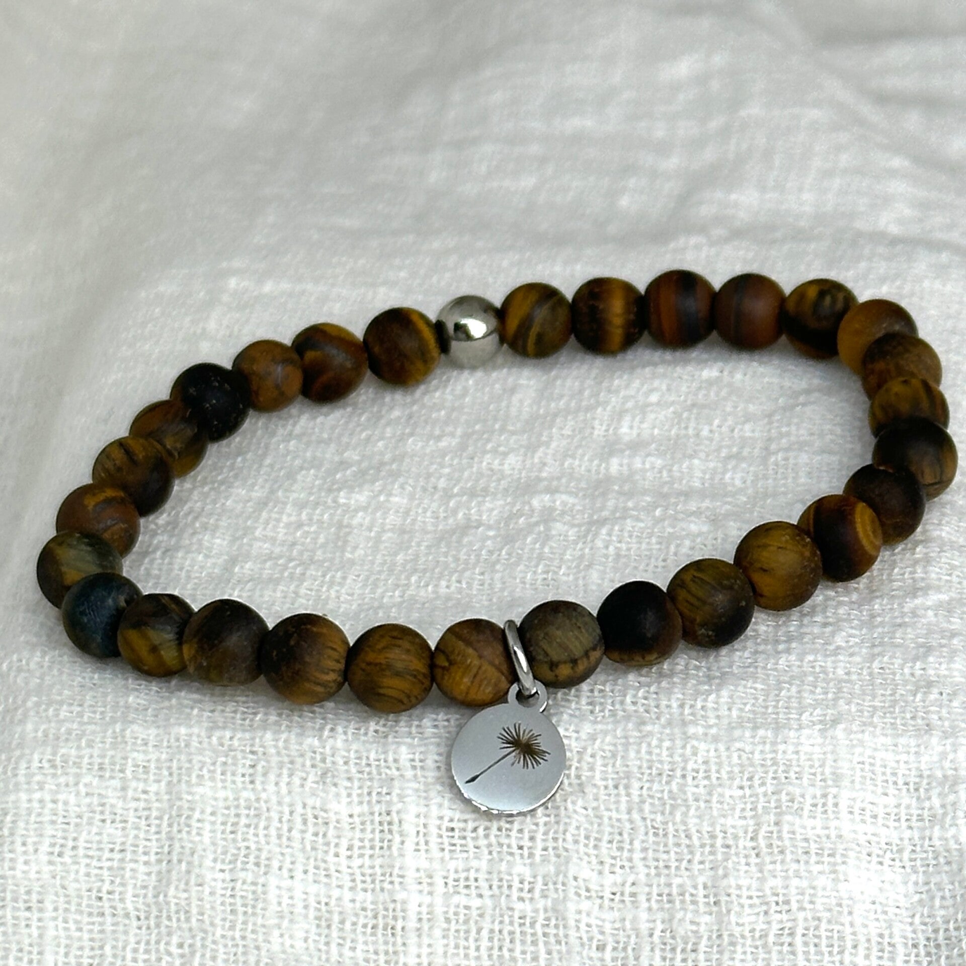 Rouwbandje Tijgeroog Mat (6 mm) – rouw armbandje met bedel