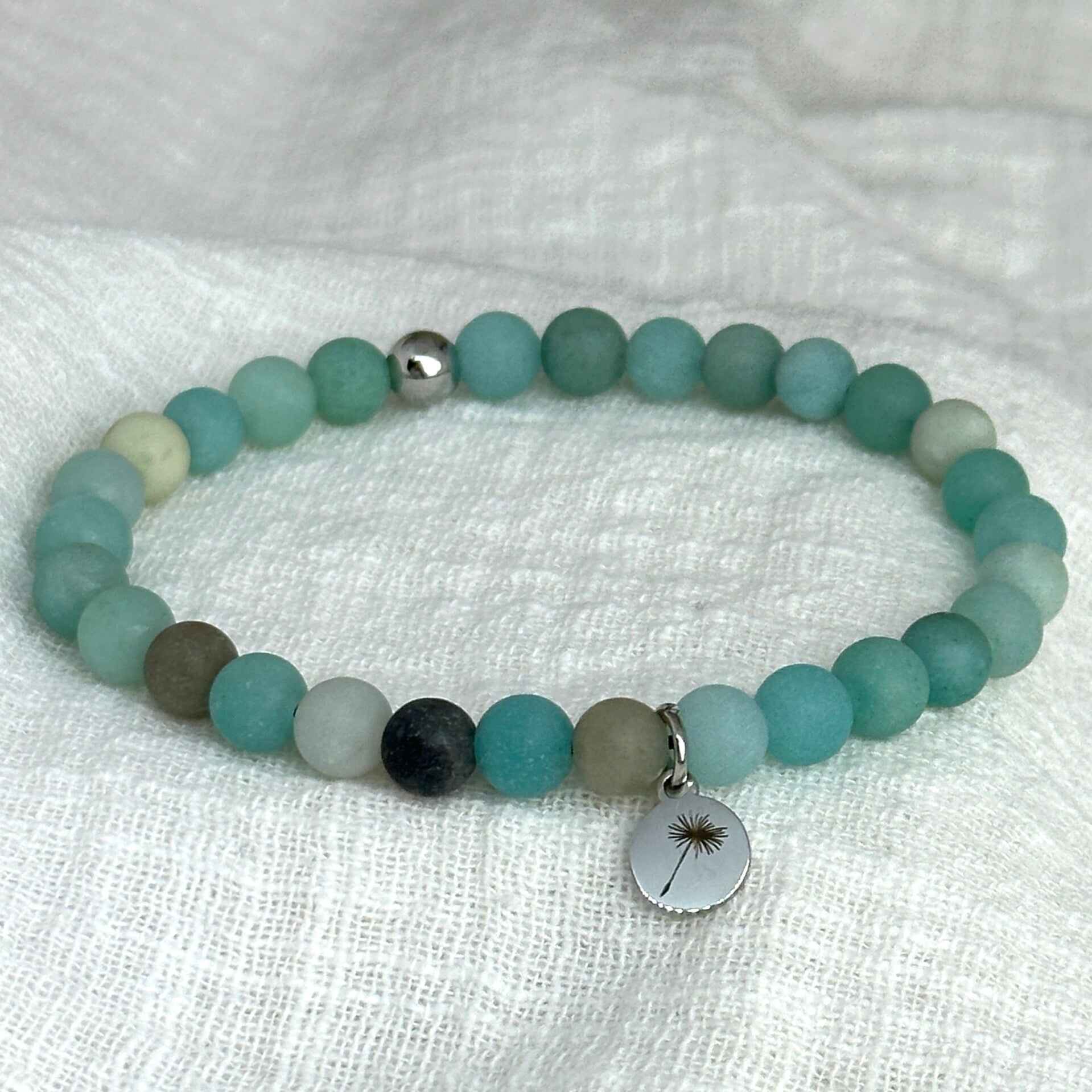 Rouwbandje Amazoniet Mat (6 mm) – rouw armbandje met bedel