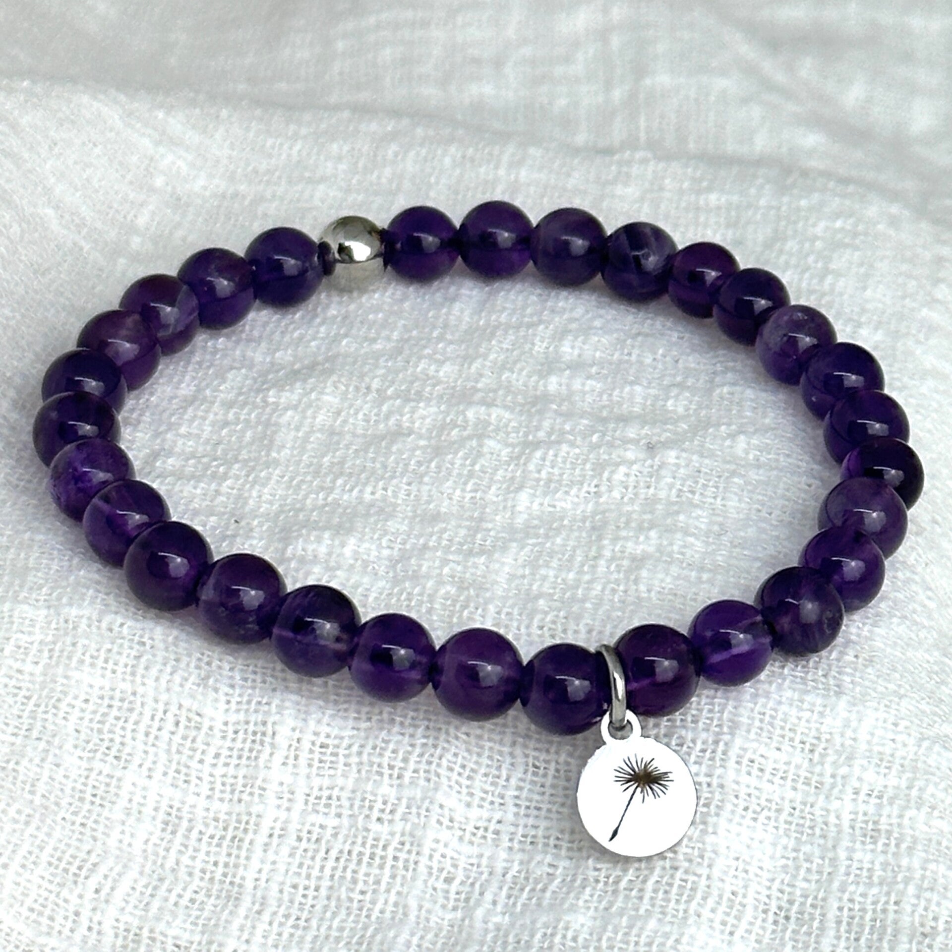 Rouwbandje Amethist (6 mm) – rouw armbandje met bedel