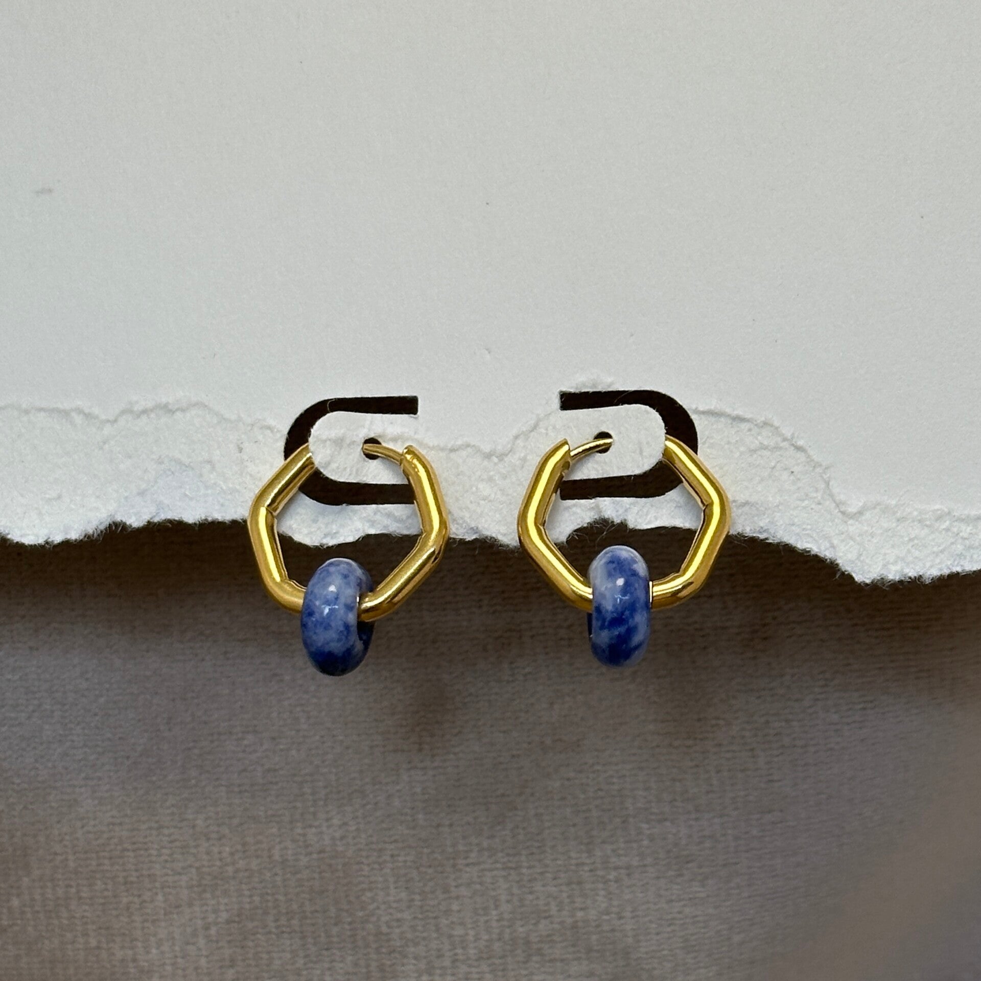 RVS (Goud) zeshoek Oorbellen met Sodaliet