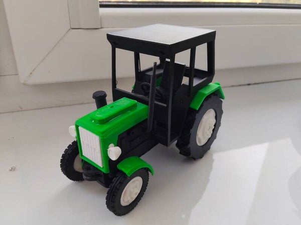 Model Kolekcjonerski Ciągnik Rolniczy Ursus C-330 z Kabiną (Zielono-Czarny)