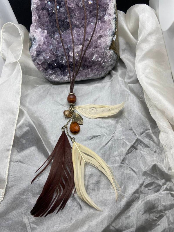 Collier perles bois et plumes