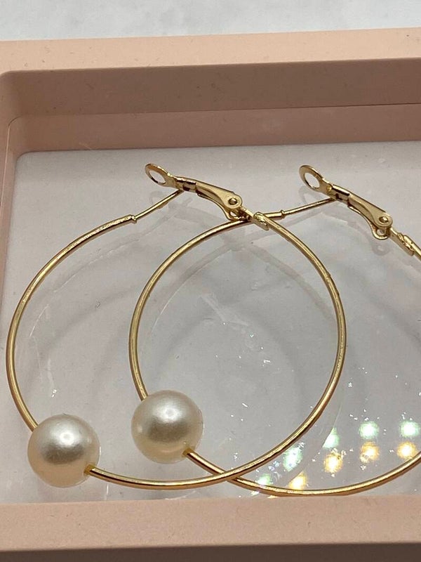 Créoles dorées avec 1 perle