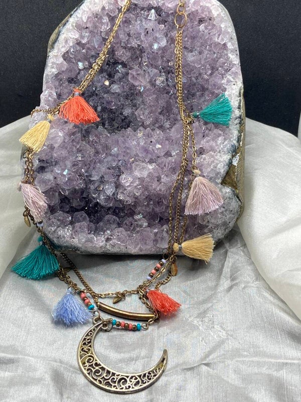 Collier 3 chaînes avec pompons