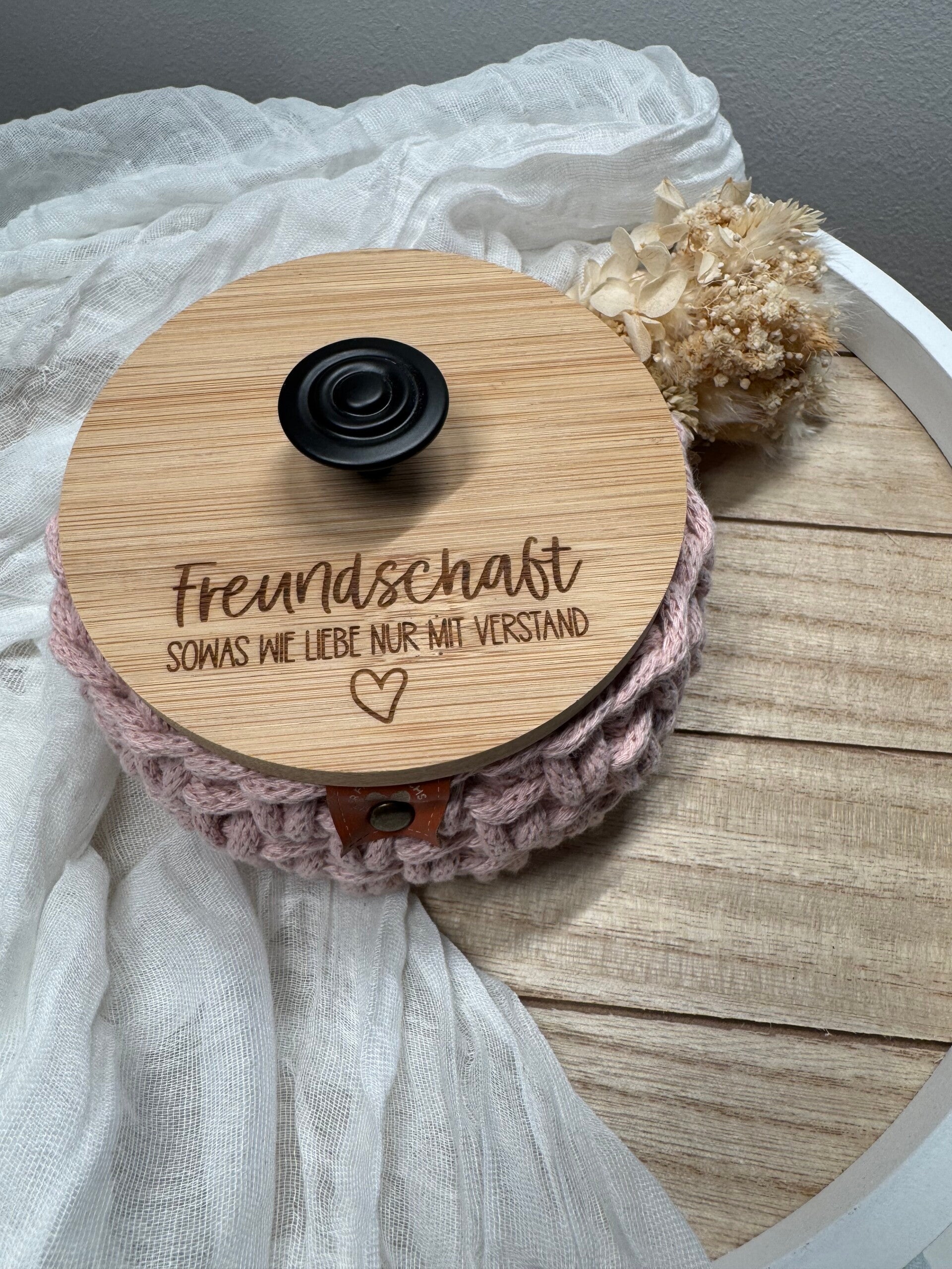 Häkelkorb mit Bambusdeckel „Freundschaft“
