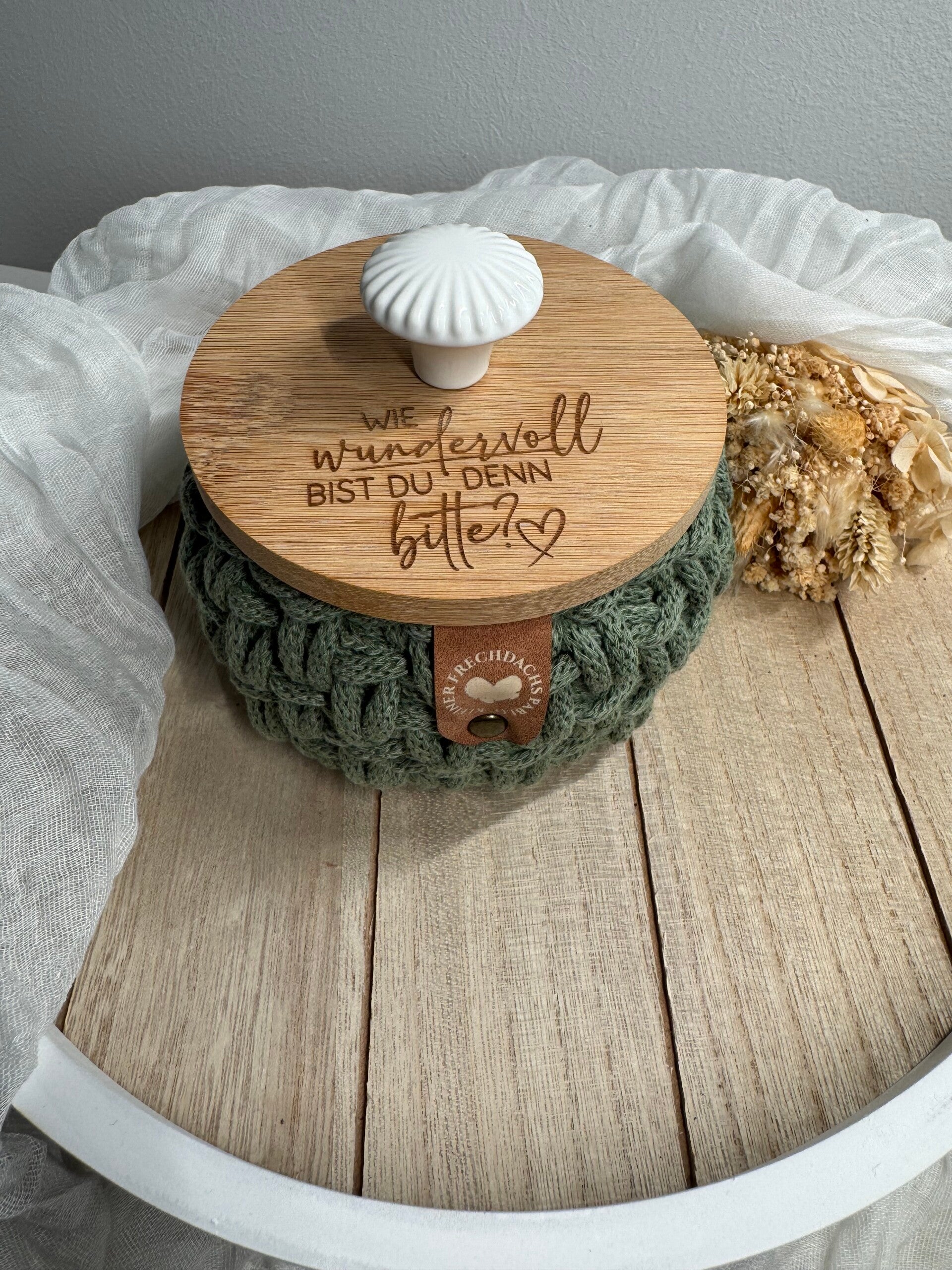 Häkelkorb mit Bambusdeckel „wie wundervoll bist du denn bitte“