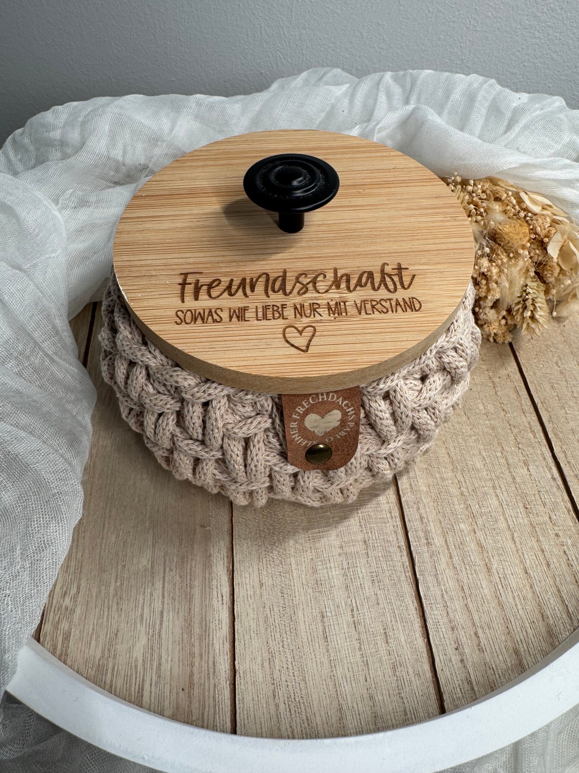 Häkelkorb mit Bambusdeckel „Freundschaft“