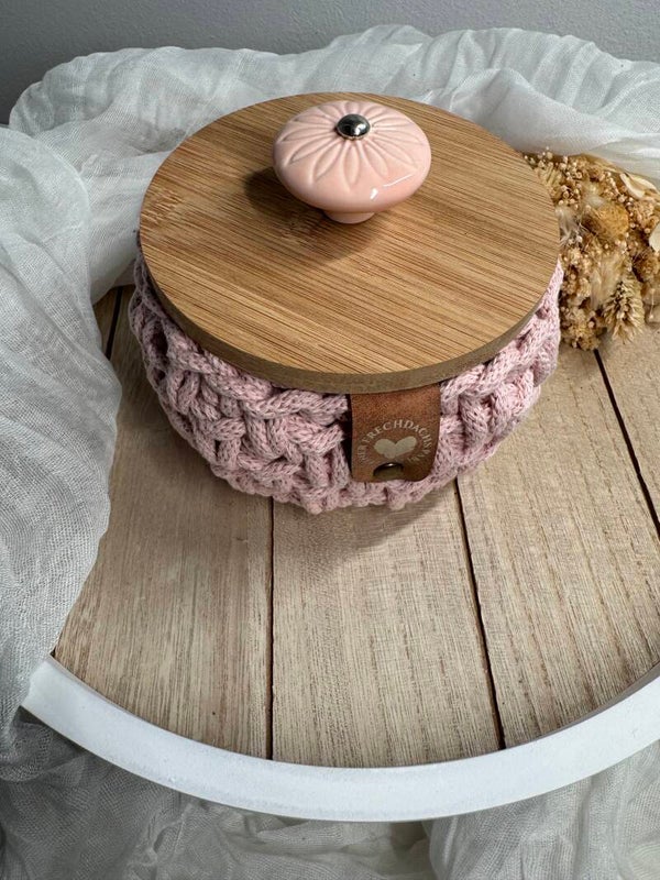 Häckelkorb mit Bambusdeckel