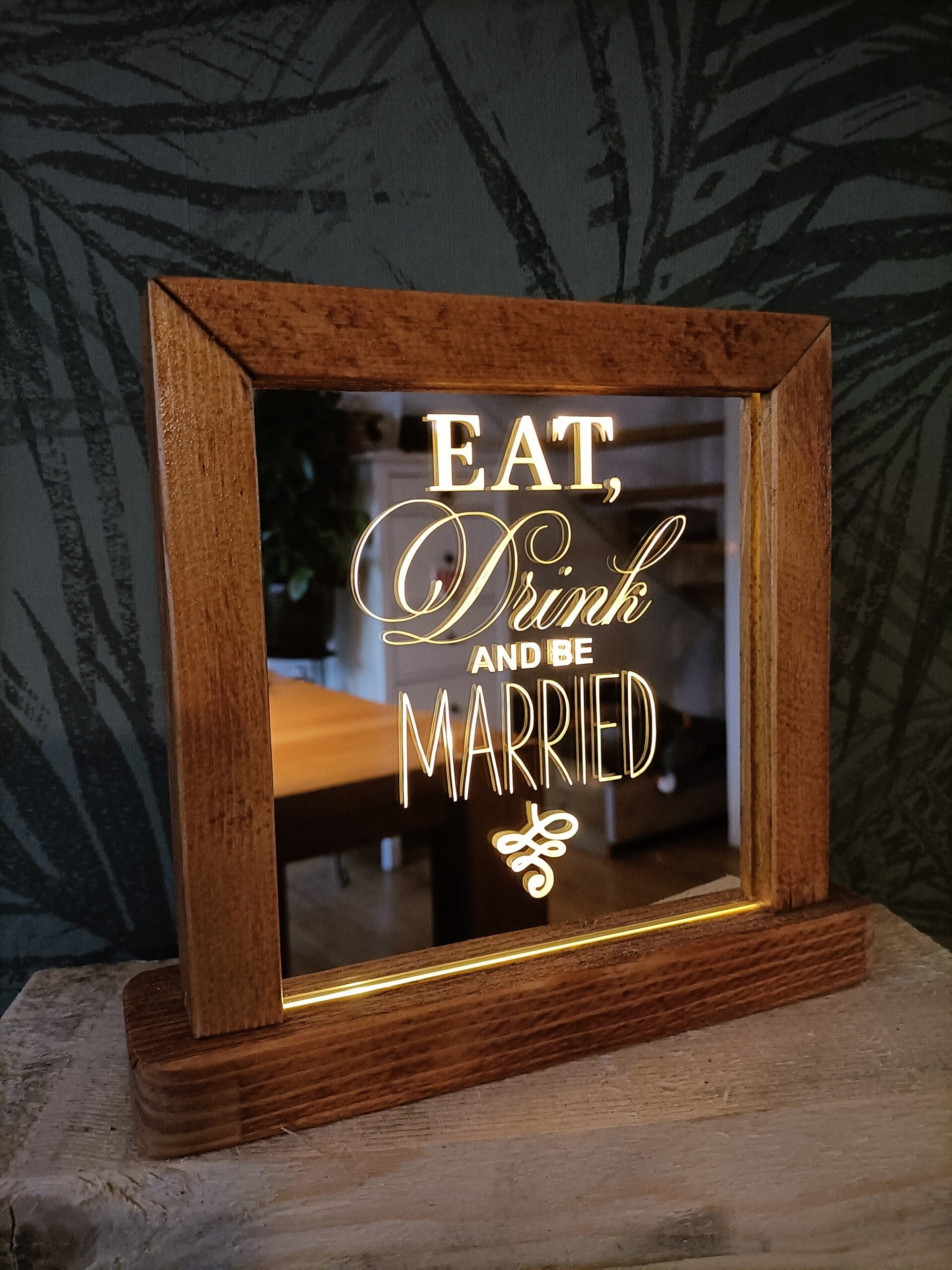 gegraveerde spiegel "Eat, drink and be married"