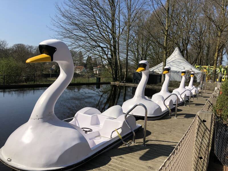 park tivoli zwanenbootjes waterfietsen