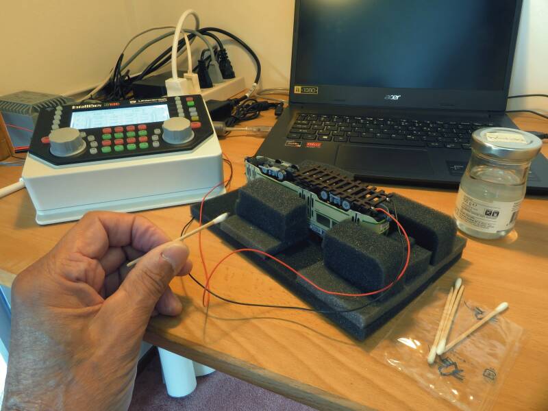 Schoonmaken wielen modeltram