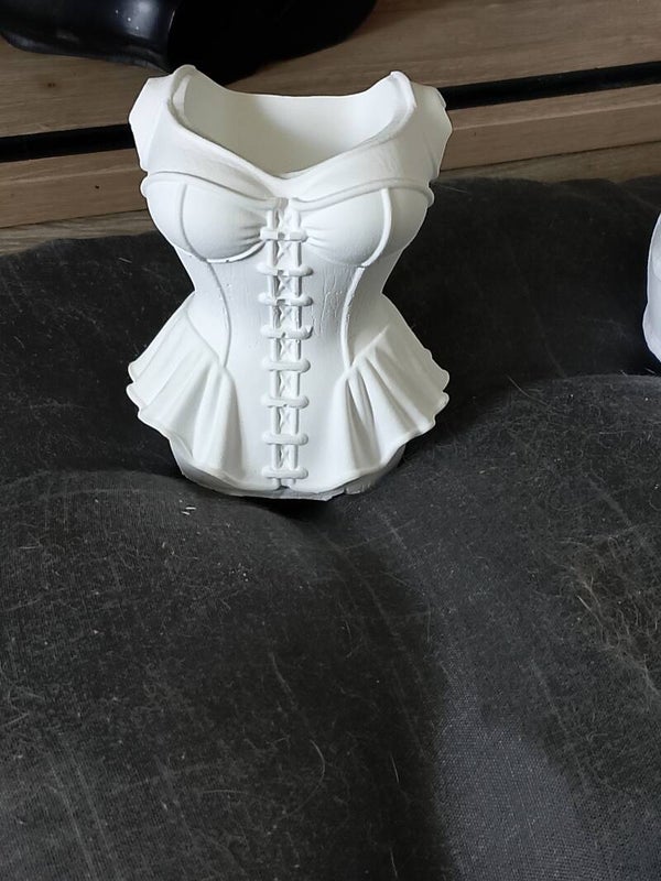 buste de femme en guépiere