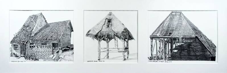 3 luik tekeningen van vervallen boerderijen 2021: Helderseweg Alkmaar 17x17cm. (welke inmiddels weer wordt opgebouwd)