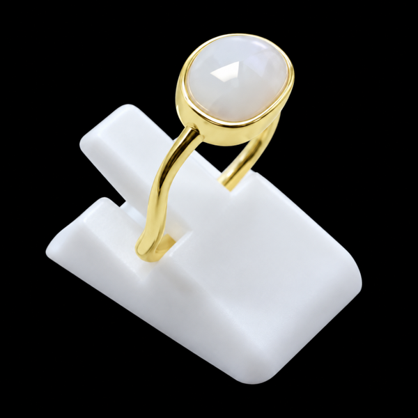 Bague dorée avec pierre de lune