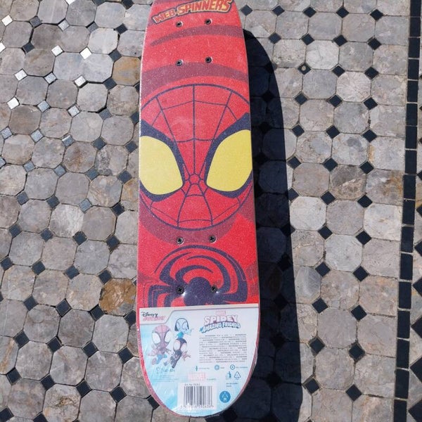 Skateboard spiderman