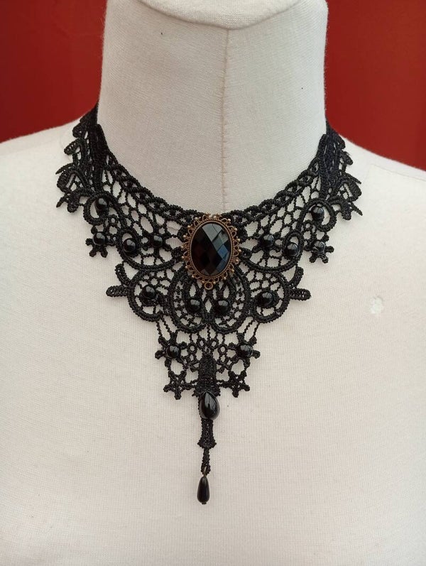 Collier en dentelle gothique