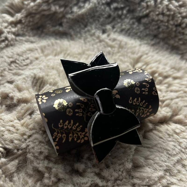 Zwart metallic strik op elastiek