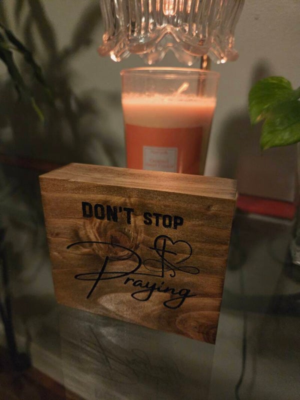 “Don’t Stop Praying” Walnut-Stained Desktop Decor – Inspirational Christian Gift & Faith Reminder