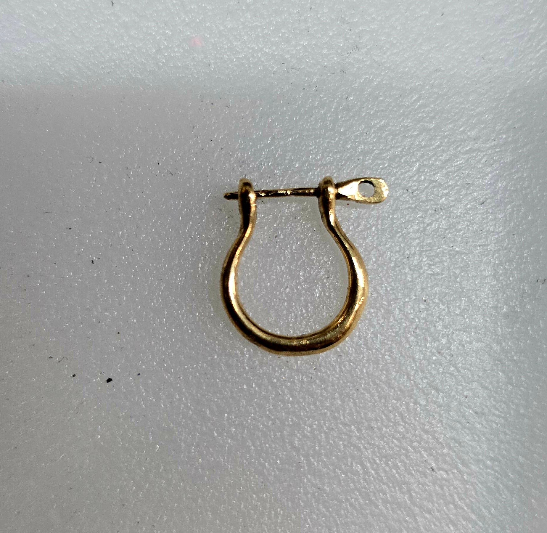 Shackle earring 14K (1)