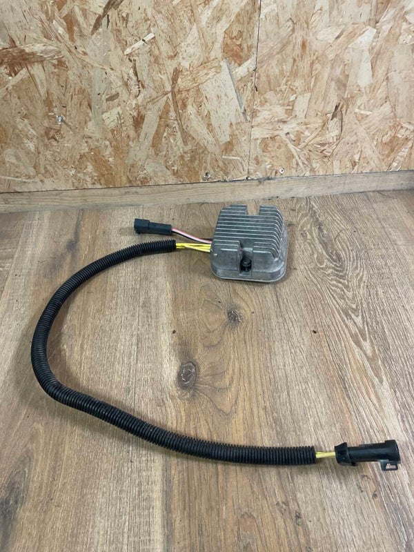 Régulateur de tension - 4011636