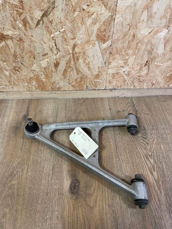 Triangle inférieur avant gauche