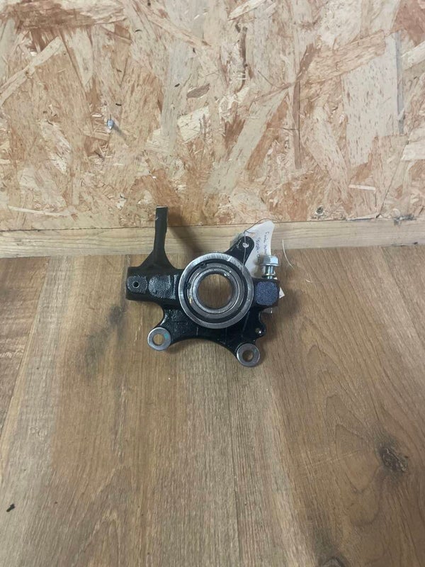 Fusée avant gauche + roulement