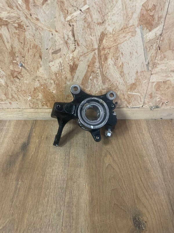 Fusée avant droite + roulement