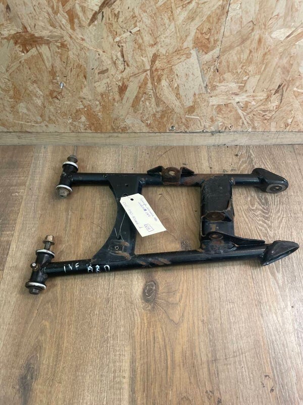 Triangle inférieur arrière droit - 1015129-067