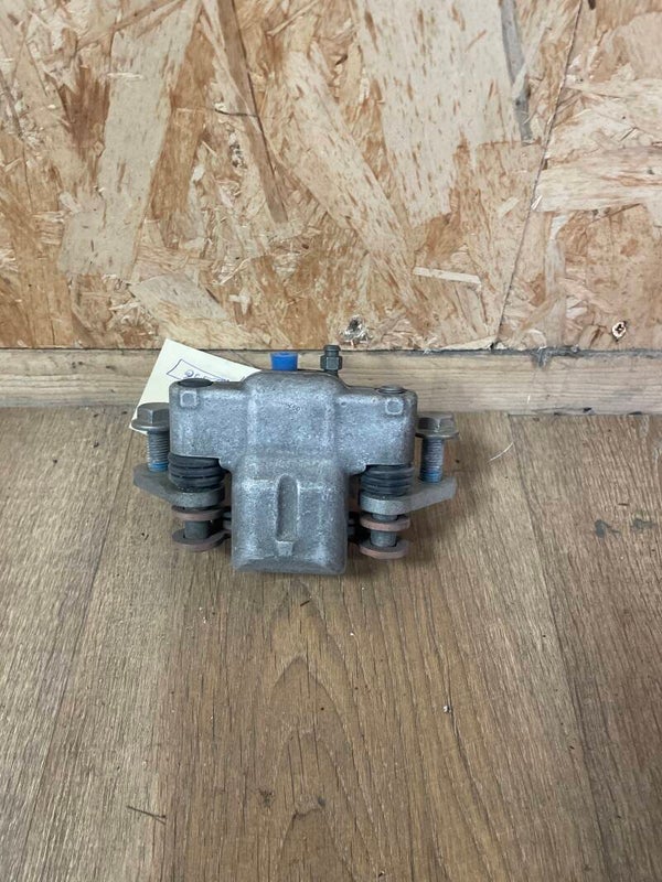 Ensemble étrier de frein avant