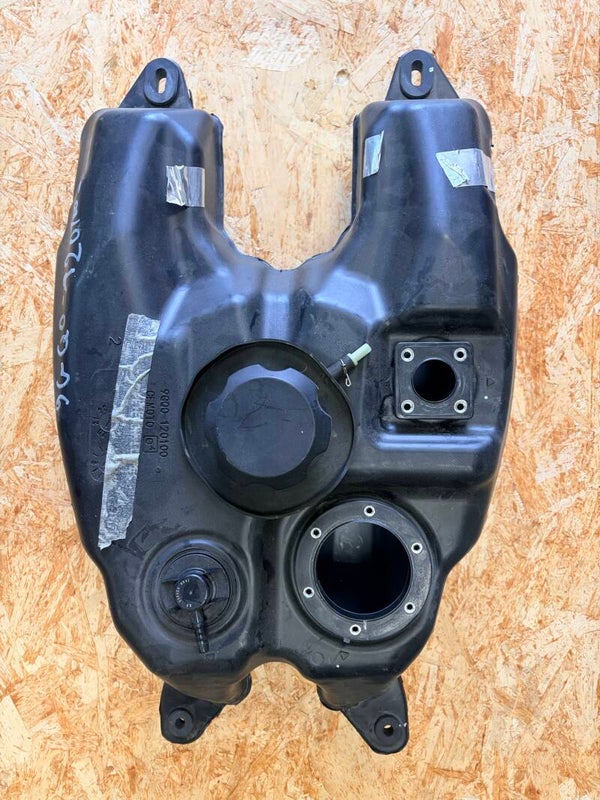 Réservoir de carburant en plastique
