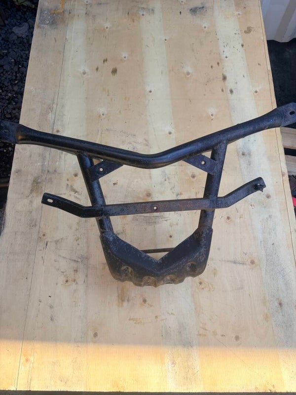 Bumper E-TON 300 Vector