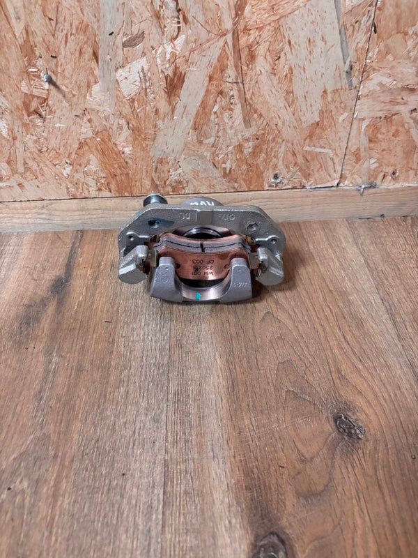 Etrier de frein + plaquettes avant gauche