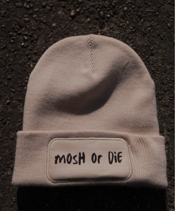 "mosh or die" Beanie beige