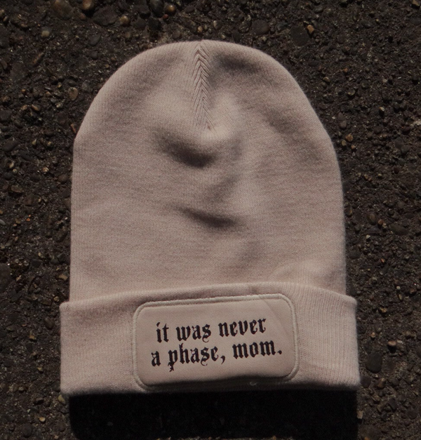"never a phase" Beanie beige