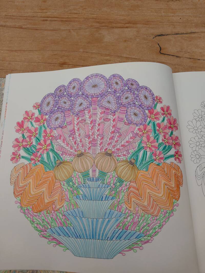 Kleurplaat bloemdieren uit Fantastische fauna van Millie Marotta.