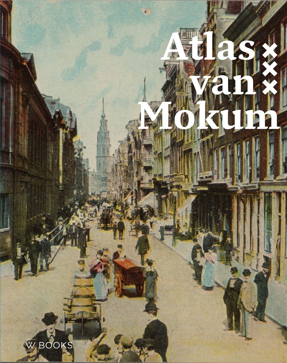 Boek Atlas van Mokum van Maarten Hell & Mirjam Knotter.