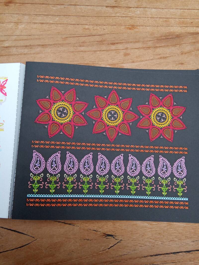 Kleurplaat bloemen uit Deco color.