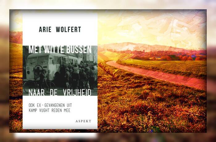 Boek Met witte bussen naar de vrijheid van Arie Wolfert.