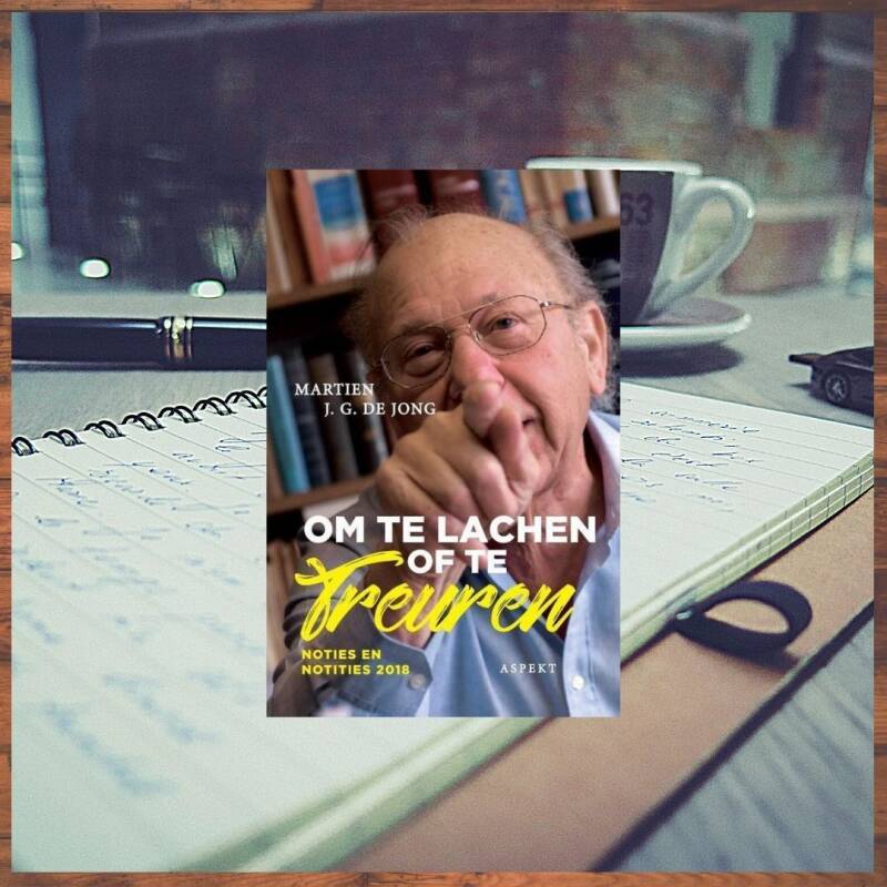 Boek Om te lachen of te treuren van Martien J. G. de Jong.