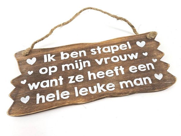 bordje hangend  Ik ben gek op mijn vrouw want ze heeft een hele leuke man *8113
