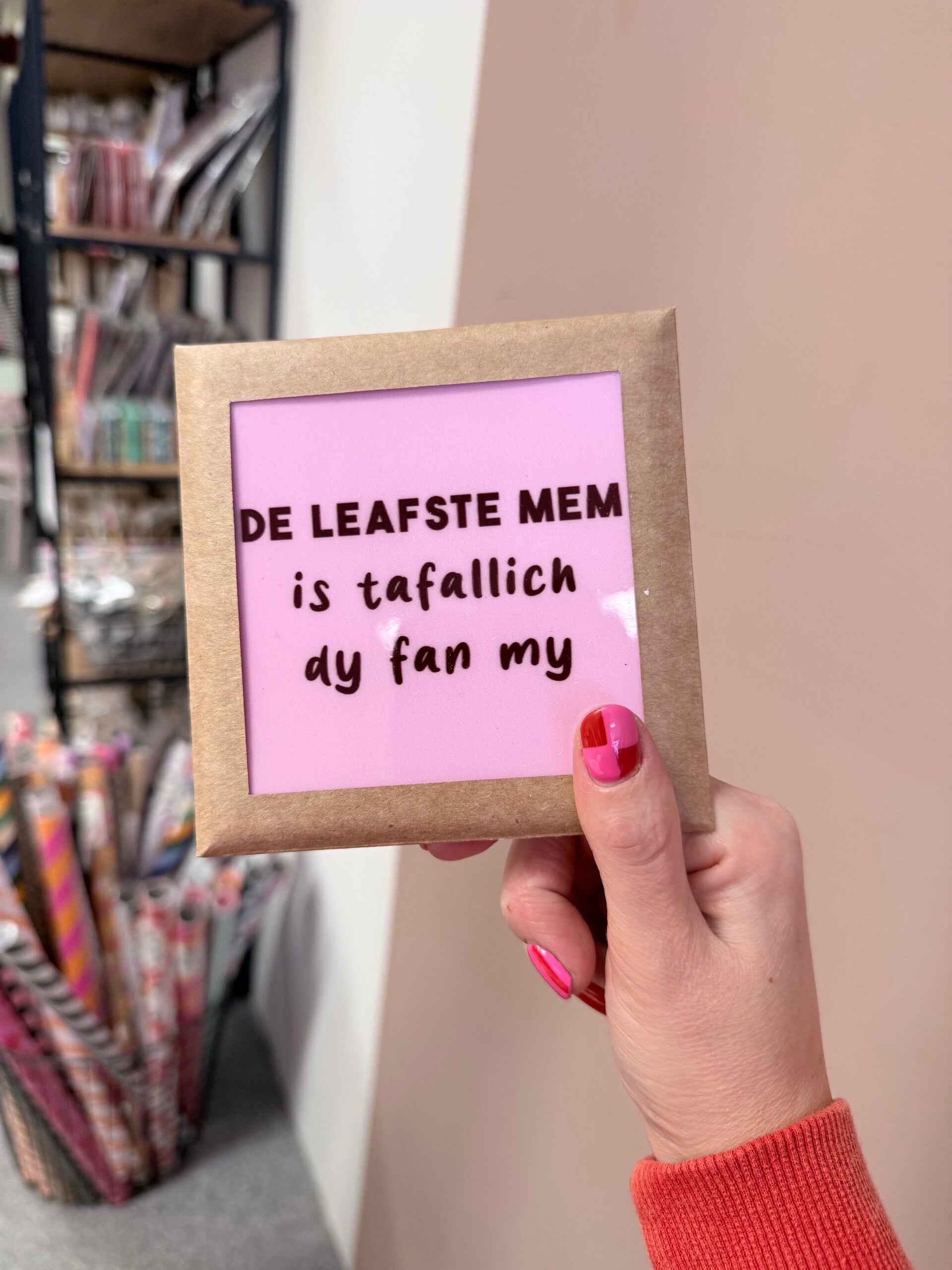 Tegeltje 'De leafste mem is tafallich dy fan my'