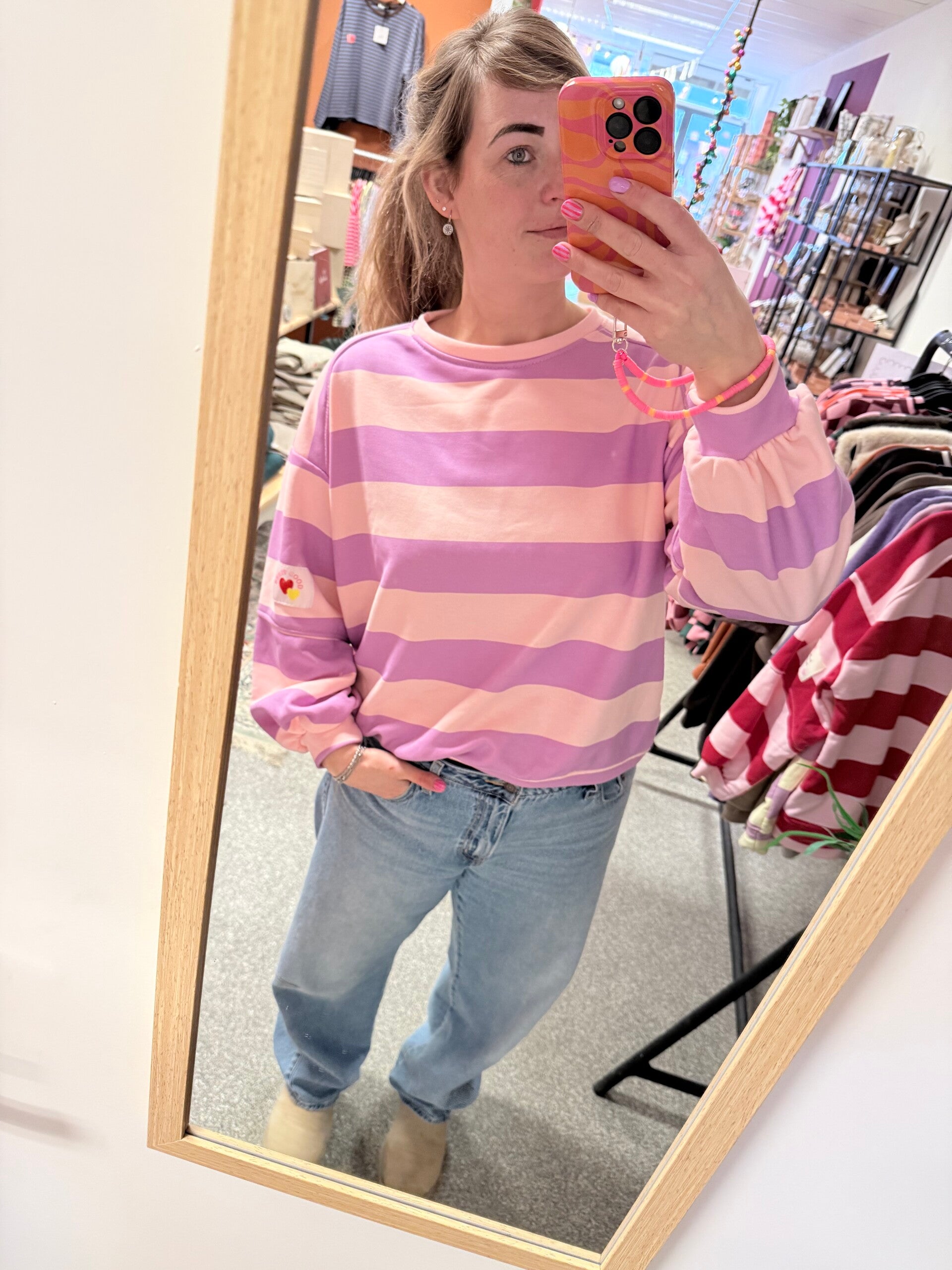 Sweater streep ‘good vibes’